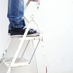 Veilige manieren om uw ladders op te bergen