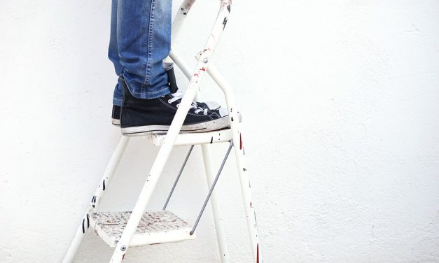 Veilige manieren om uw ladders op te bergen